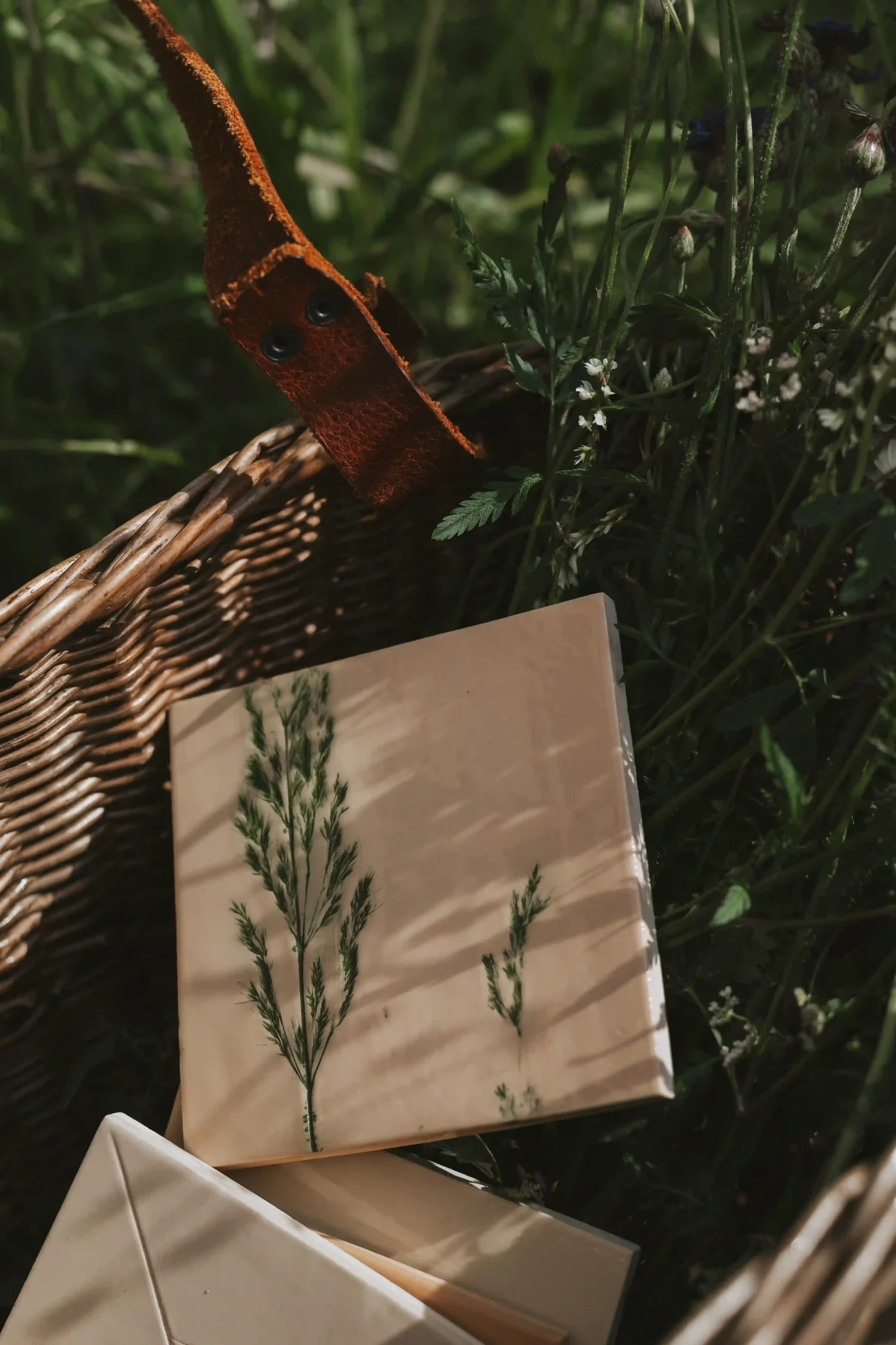 Handmade tiles with Nordic grasses
